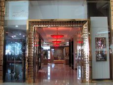 399 Eingang zu den LuxusgeschÑften.JPG